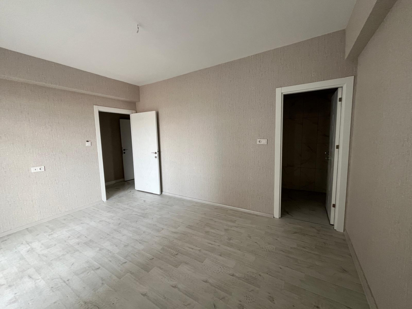 KOSOVA DA SIFIR BALKON TEZGAHLI 3+1 DAİRE